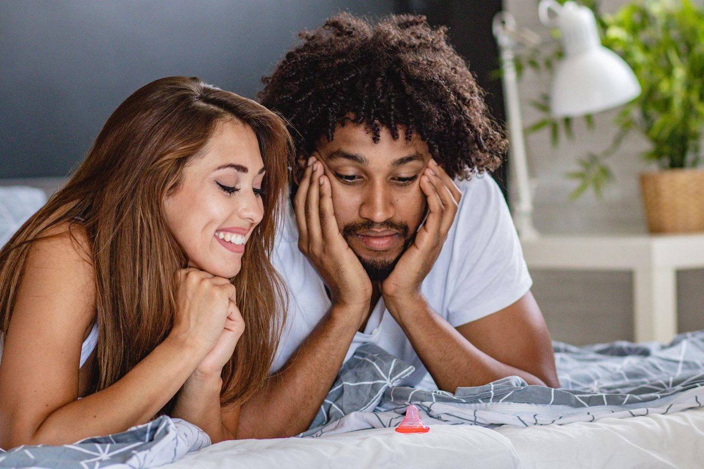 Sexo oral com camisinha: entenda a importância de utilizar!